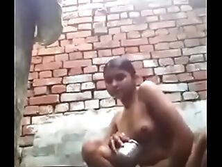 desi female bathing and rubbing her pussy in front cammera